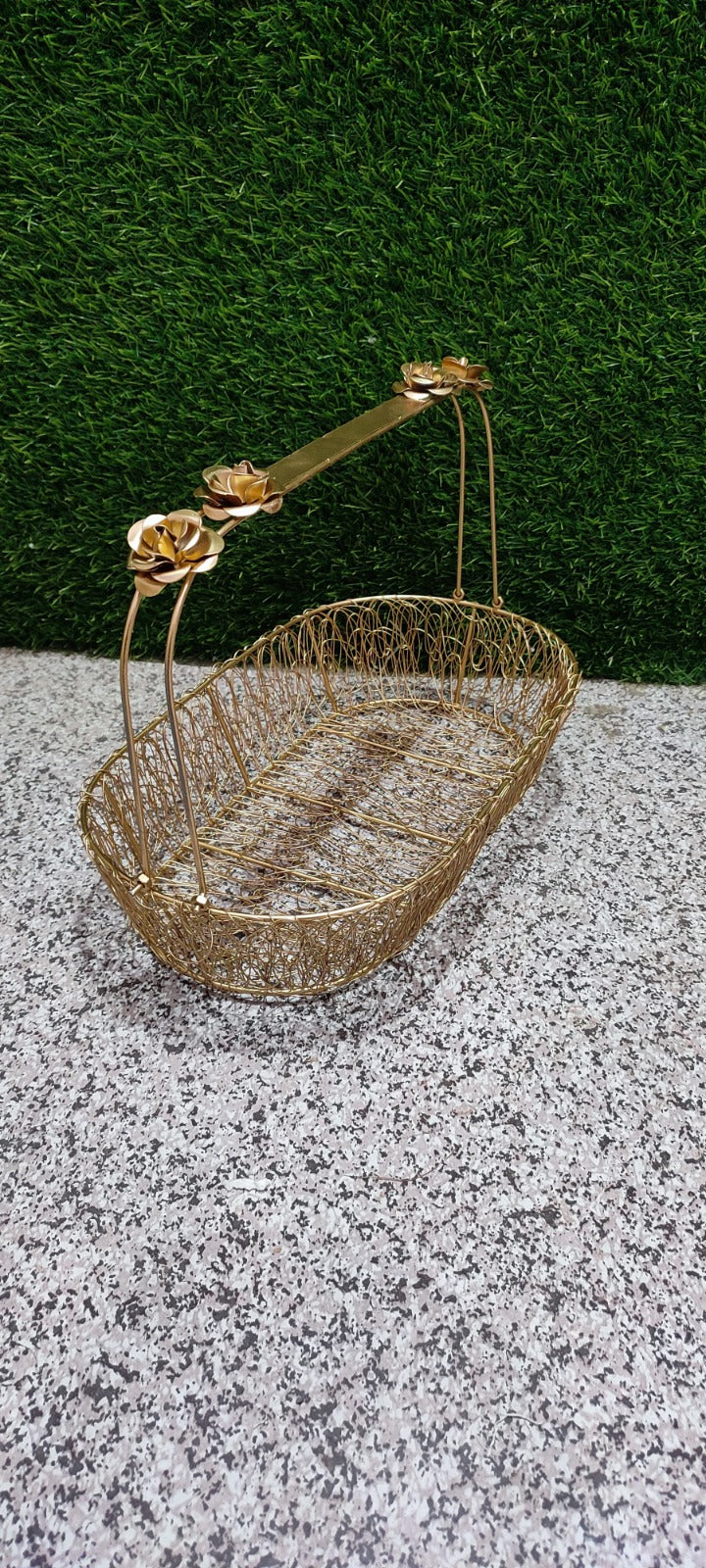 Metal oval hamper basket