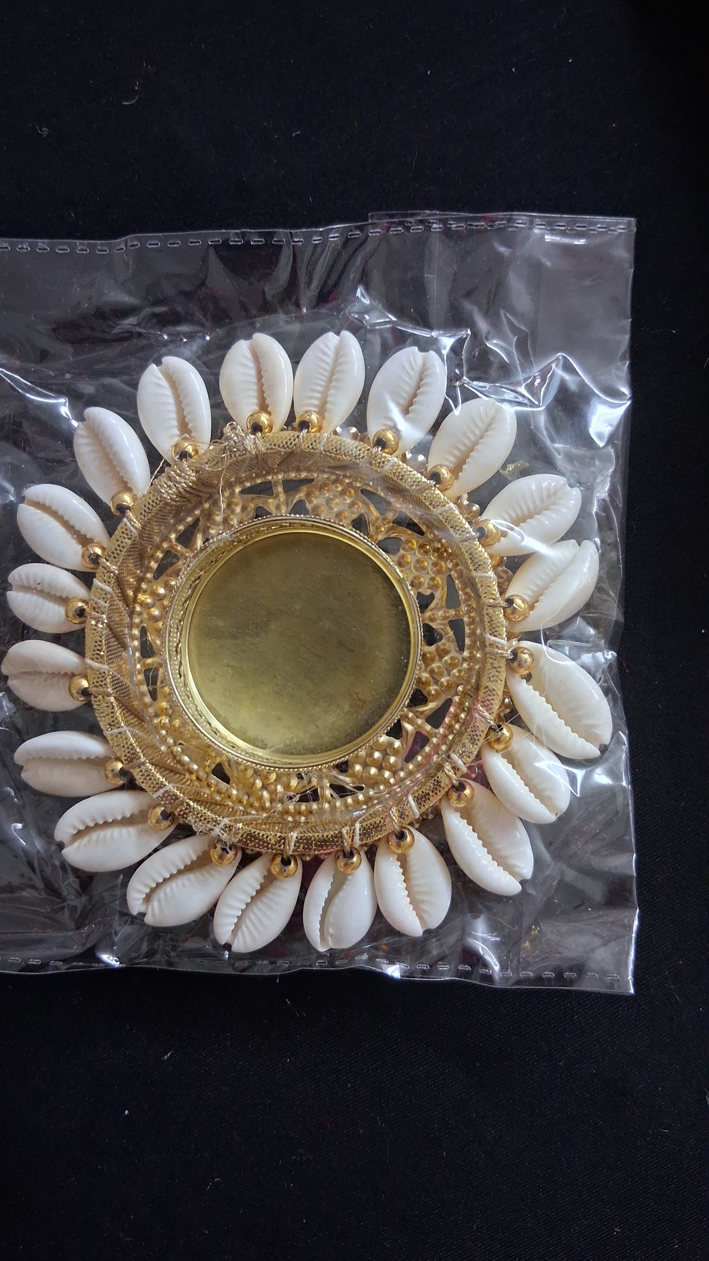 Shell design tealight holder