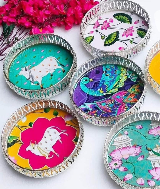 AMBOSE JALI MEENA TRAY pichwai print

Size 8"